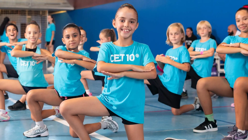 nenes i nens al campus d'estiu de ball del cem júpiter